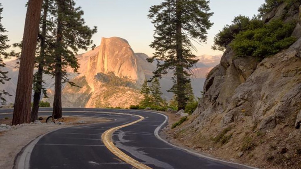 A curvy road in Yosemite National Park 