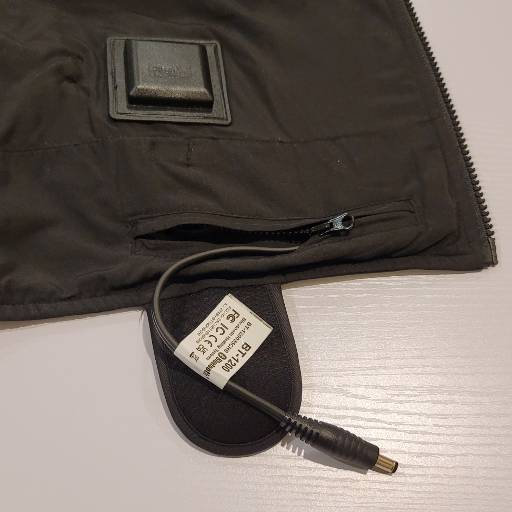 Heated jacket power connector
