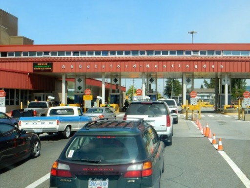 Border crossing gate