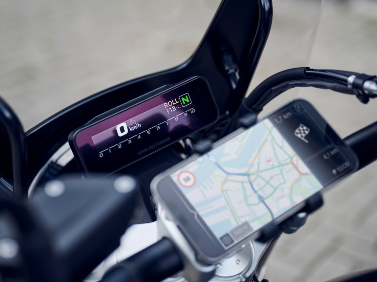 micro-TFT panel and Connected Ride Control app
