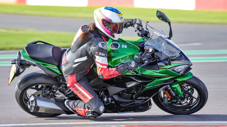 Ninja 1100SX SE on track