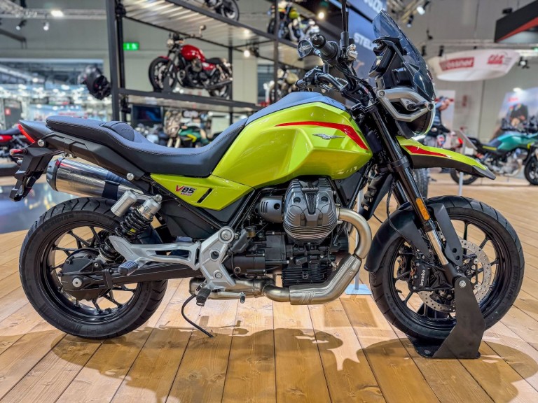 Moto Guzzi V85 in verde legnano