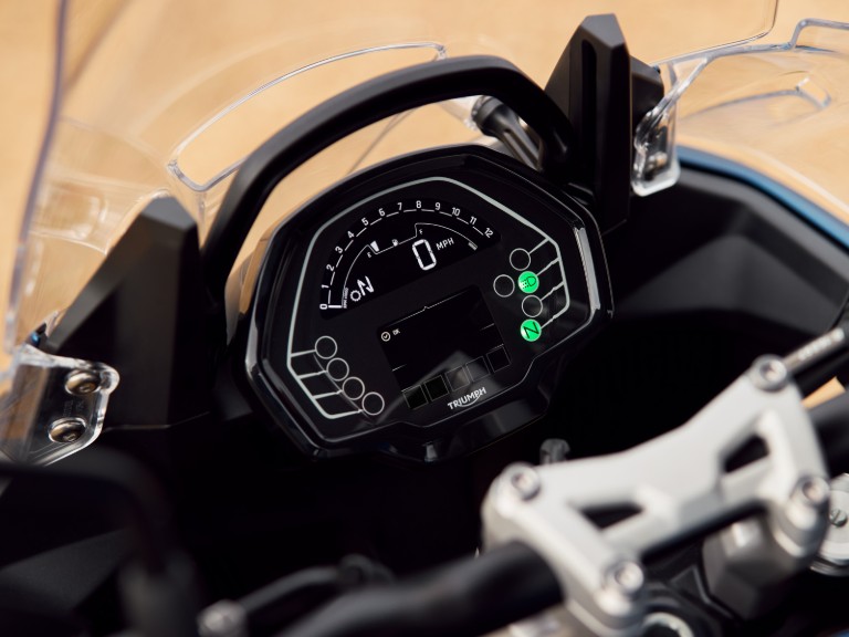 Triumph Tiger 800 Sport Tour instrument panel