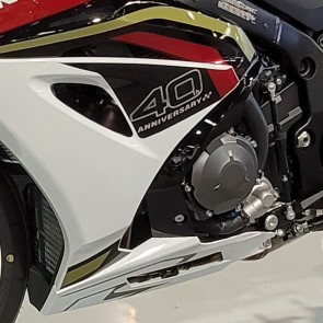Fairing graphics on the GSX-R1000R boldly show this is a 40th anniversary model.
