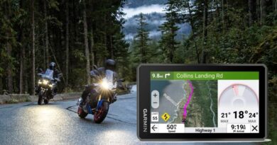 The XT3 showing a navigation screen with real-time rider lean angle feedback
