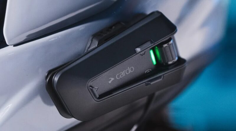 Cardo PACKTALK PRO mounted on helmet