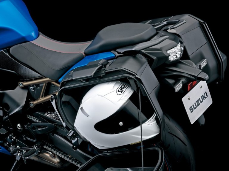 GSX-S1000GT+ side case holding a full face helmet