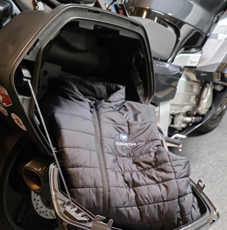 Venustas heated vest packed in side case