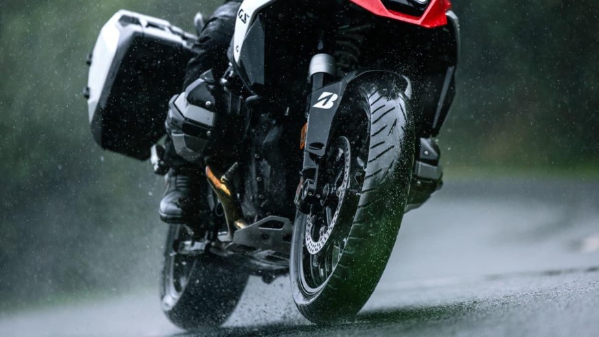 Bridgestone BATTLAX Adventure A42 on the road